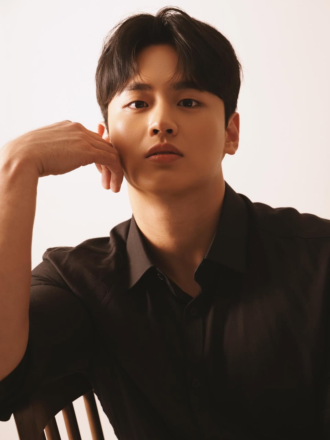 Photo shared by 김승겸 on March 01, 2026 tagging @apostudio_official. May be an image of one or more people, bolo tie and text.