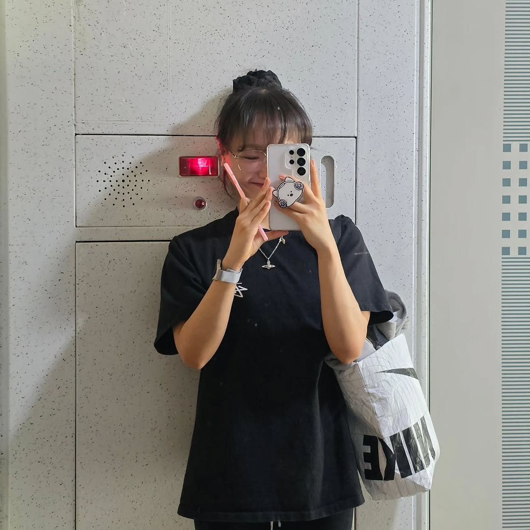 s_m.rhy 게시물 이미지: #운동기록 #오운완 

플라잉요가🧘🧘‍♀️🧘‍♂️
ㅎㅏㅊㅔ🔥

현실 부정하며
두 눈...