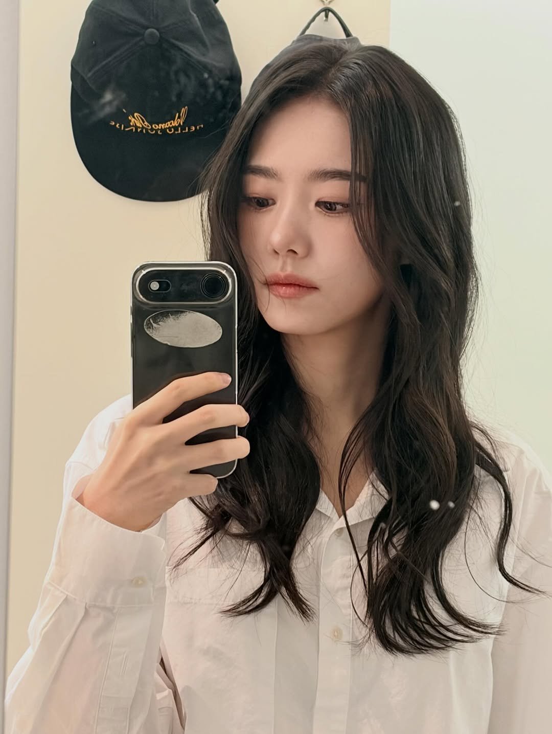 Photo by 김소혜 on January 06, 2026. May be a selfie of one or more people, hair, mirror and top.