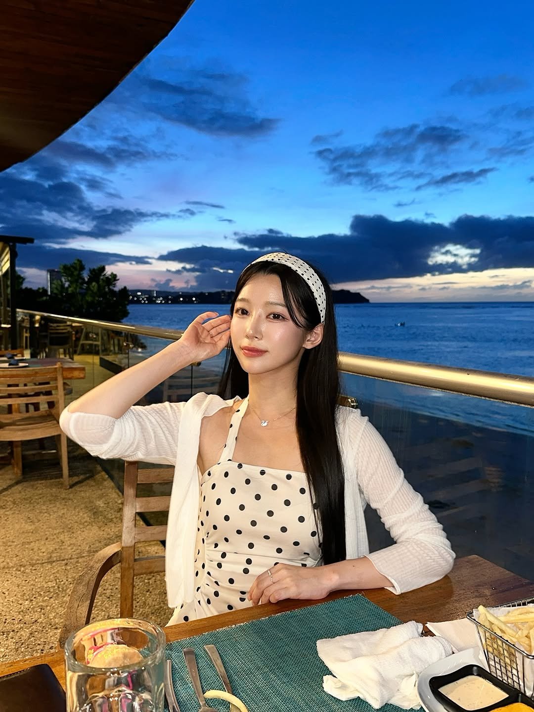 Photo by 승지 on January 11, 2026. May be an image of one or more people, hair, outdoors and text.