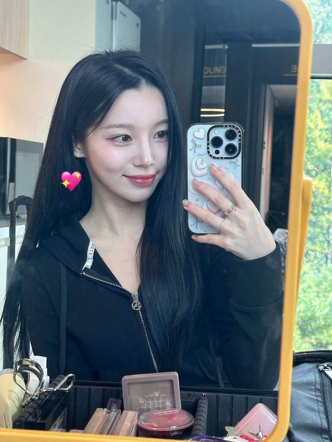 Photo by 승지 on October 24, 2025. May be an image of one or more people, hair, mirror and text.