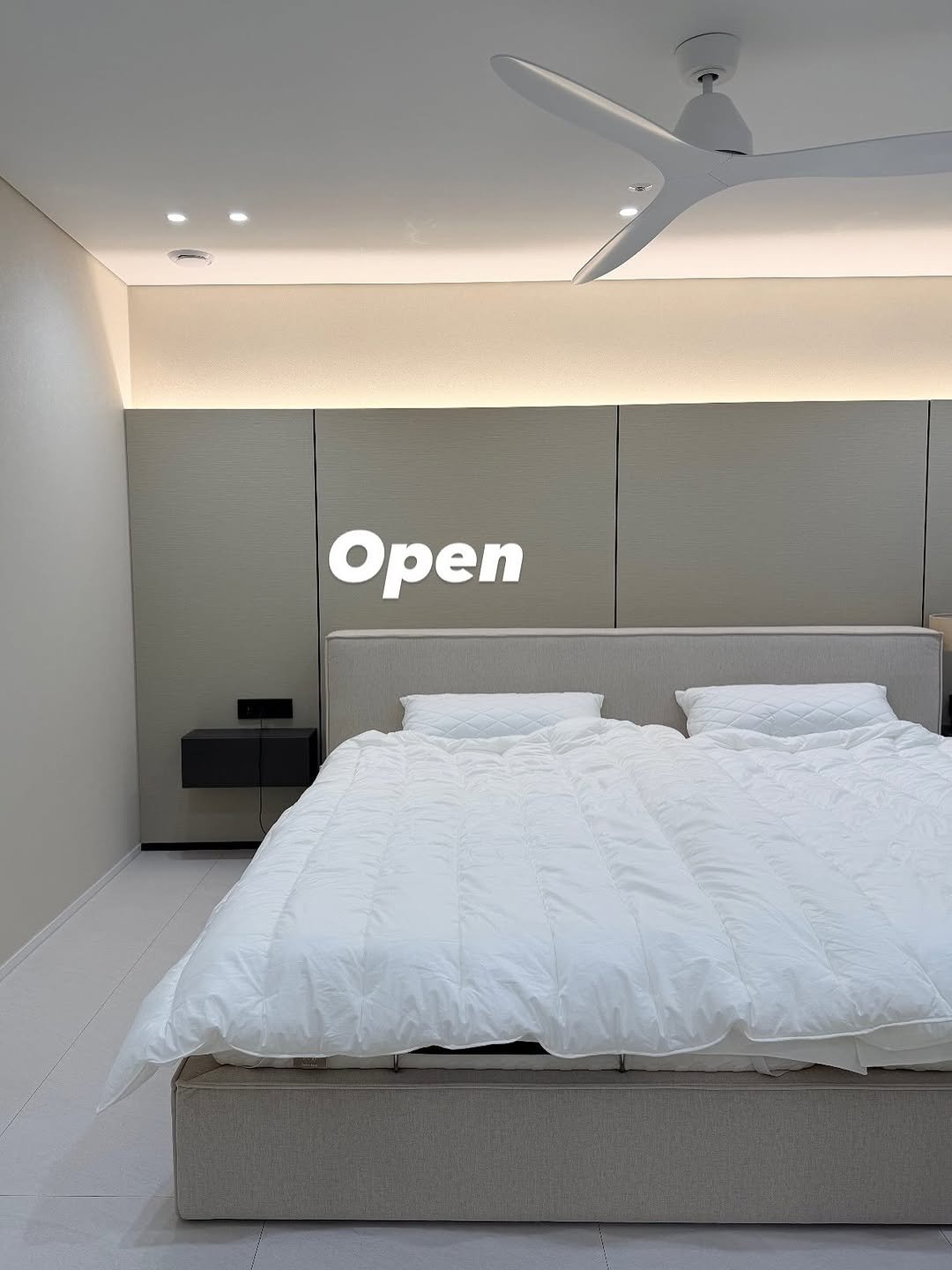 Photo by 오인스 Seo hyelyn on November 12, 2025. May be an image of bed, lighting, headboard, mattress, chaise lounge, indoors, bedroom, sliding door and text.