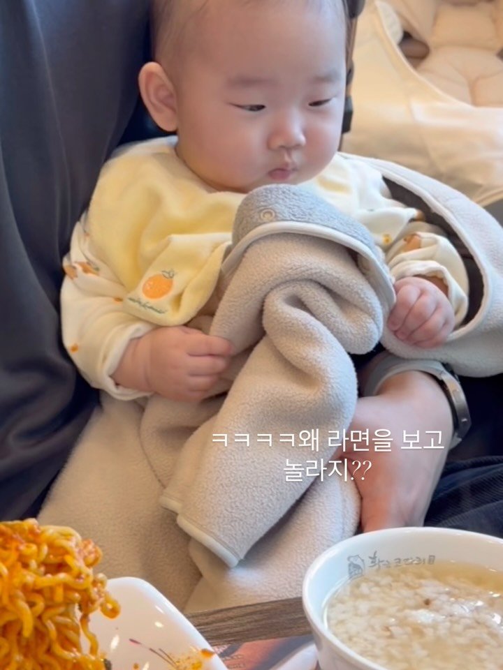 saedek_oins 게시물 이미지: 오늘의 피드박제 요청ㅋㅋㅋㅋㅋ
다른 음식은 아닌데 라면 보고 저렇게...