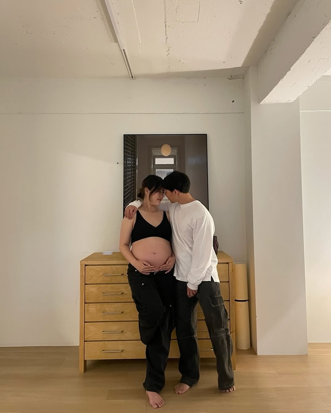 Photo shared by 새미 on May 25, 2025 tagging @100_s.woo. May be an image of people kissing.