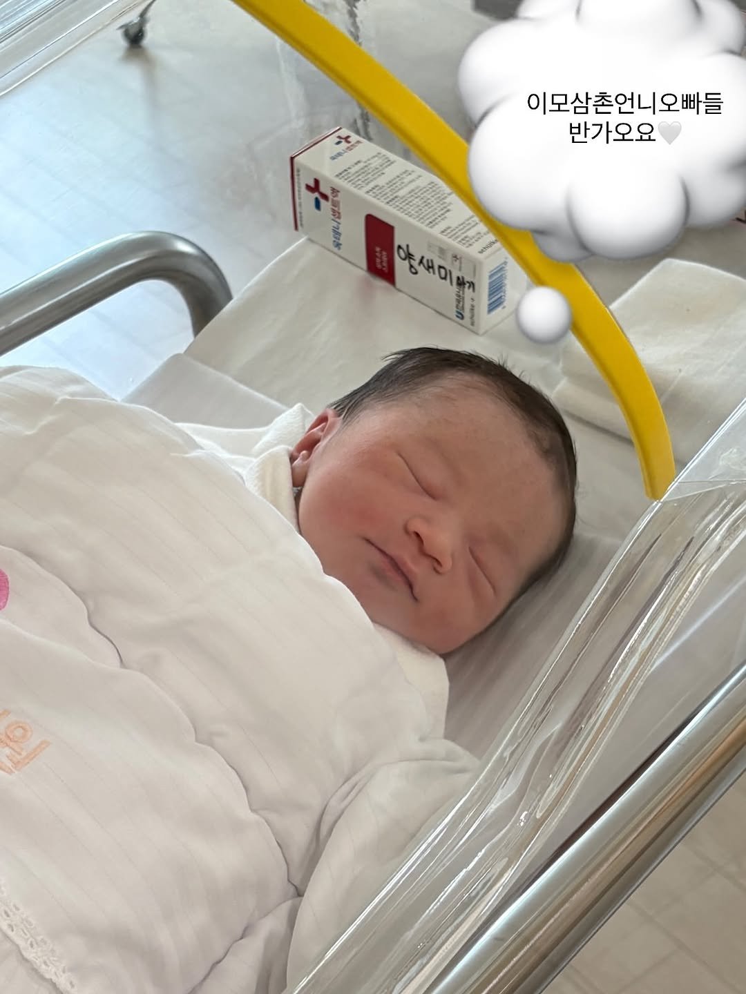 Photo shared by 새미 on September 08, 2025 tagging @100_s.woo. May be an image of baby, sleeping, baby bed, blanket, hospital and text.