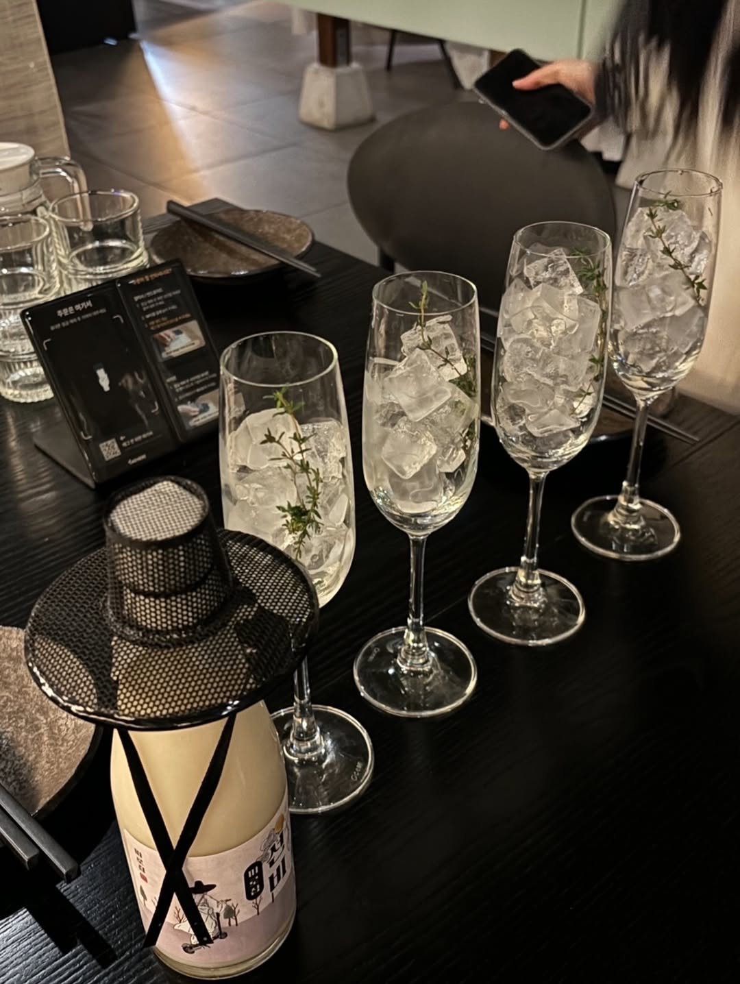 Photo by 새미 on December 09, 2025. May be an image of champagne, goblet, wine glass, carafe and text.