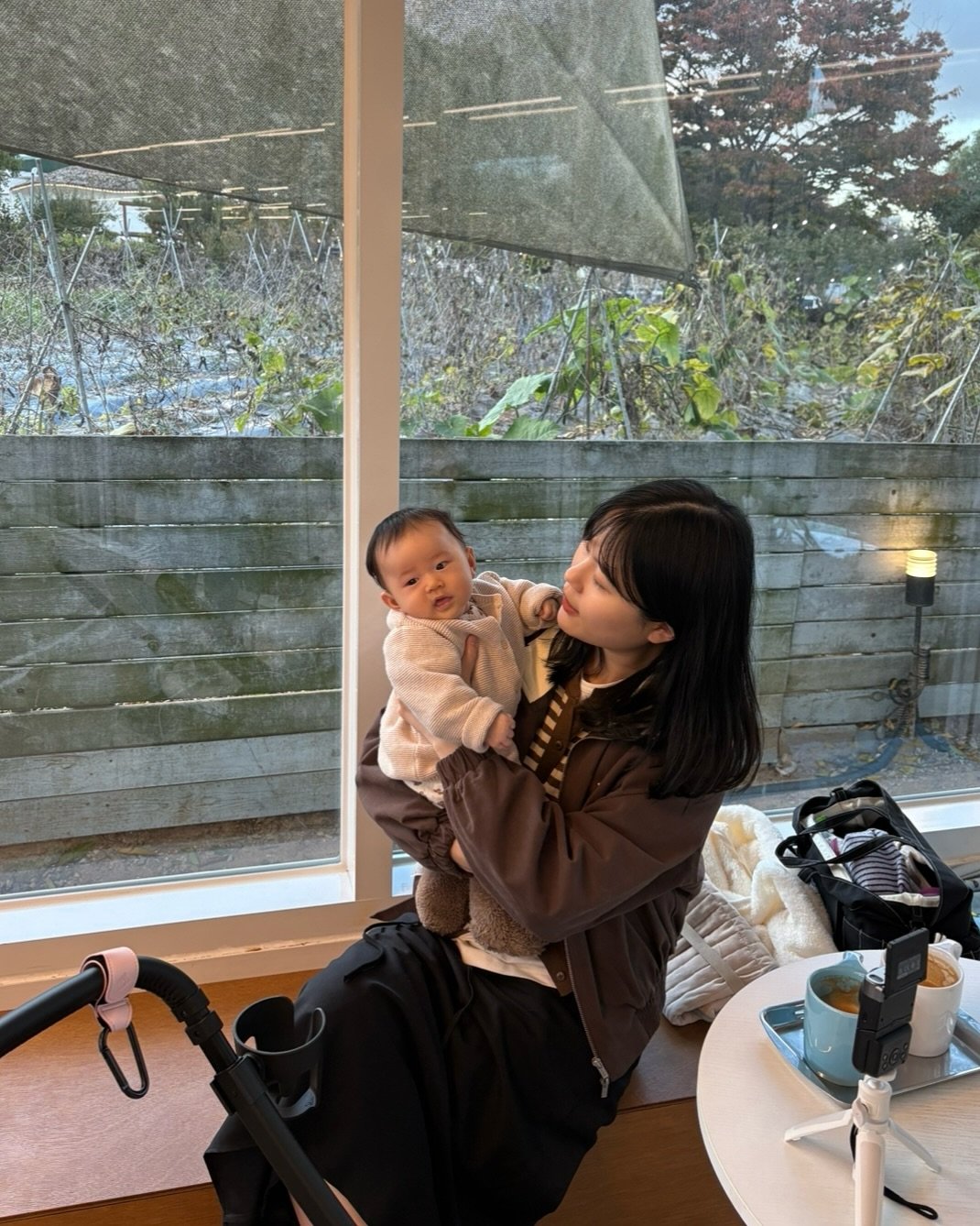 Photo by 새미 on November 02, 2025. May be an image of baby, sling, telescope and text.