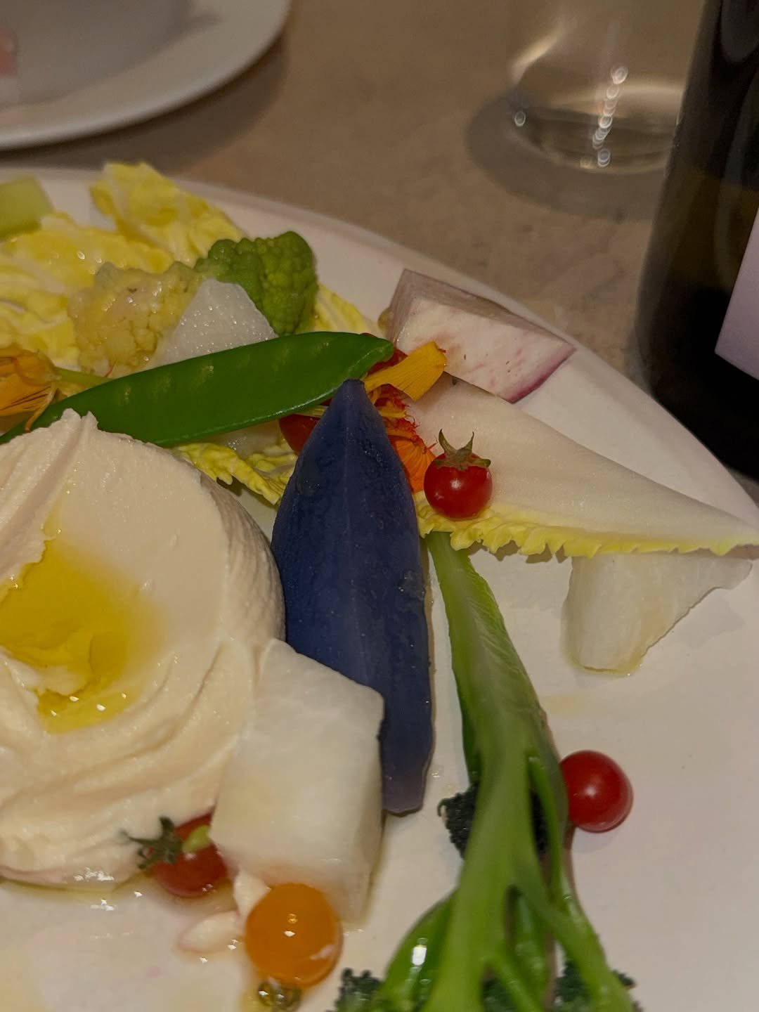 Photo by 이새롬 on March 20, 2026. May be an image of roe, poached egg, egg yolk, caviar, vegetable and text.