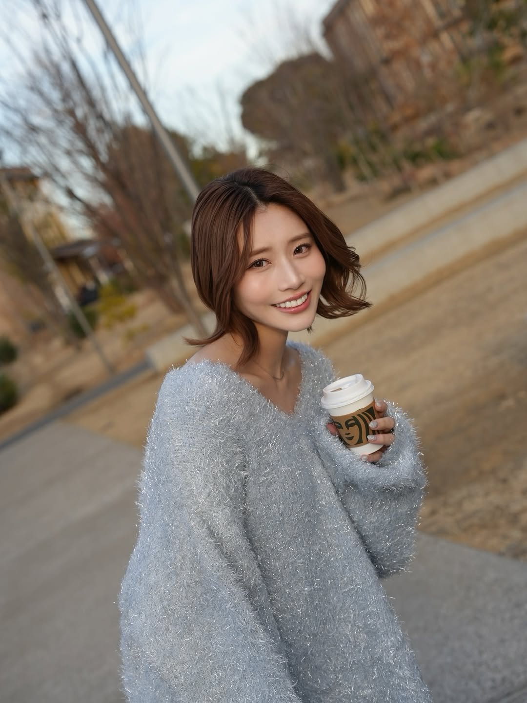 Photo by 河北彩花  KawakitaSaika on February 14, 2026. May be an image of one or more people, hair, turtleneck, parka, dress, outdoors and text.
