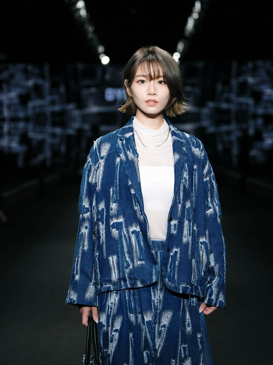 Photo by 河北彩伽  KawakitaSaika on October 19, 2025. May be an image of overcoat and text.