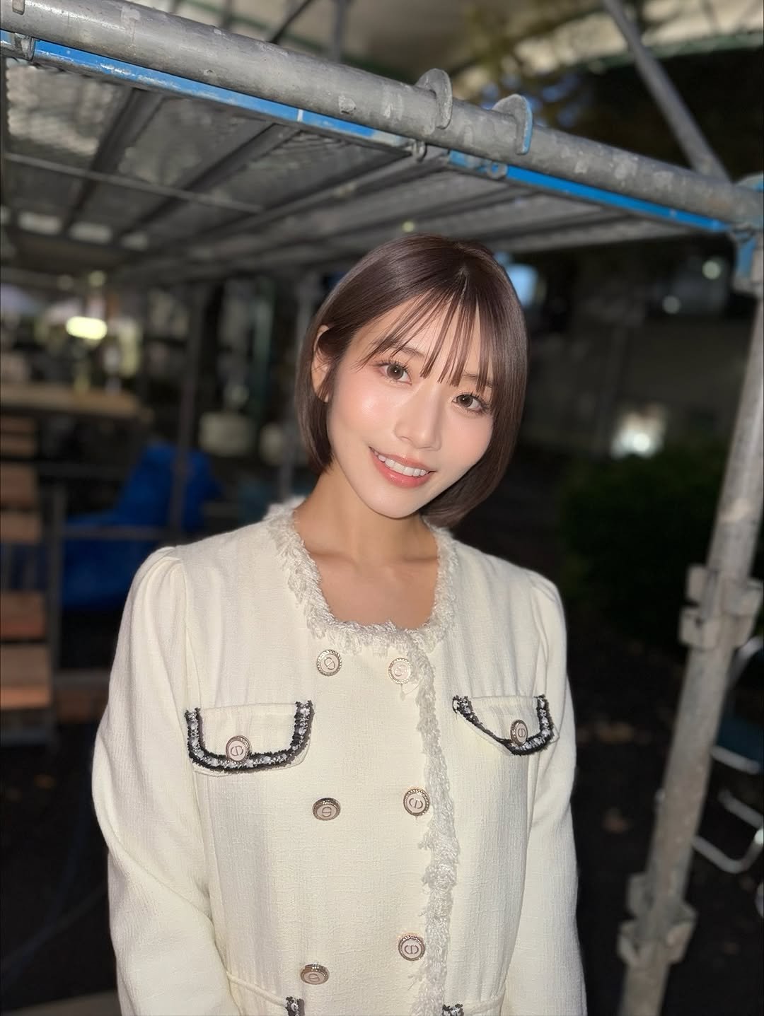 Photo by 河北彩伽  KawakitaSaika on November 02, 2025. May be an image of one or more people, hair, makeup, duffle coat, jacket, blazer, parka and text.