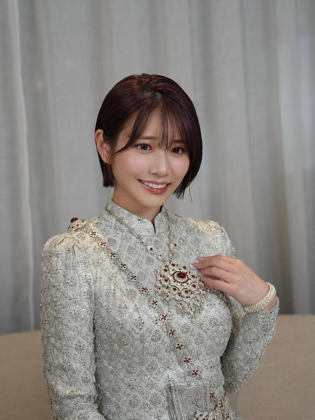 Photo by 河北彩伽  KawakitaSaika on September 10, 2025. May be an image of one or more people, hair, blazer and text.