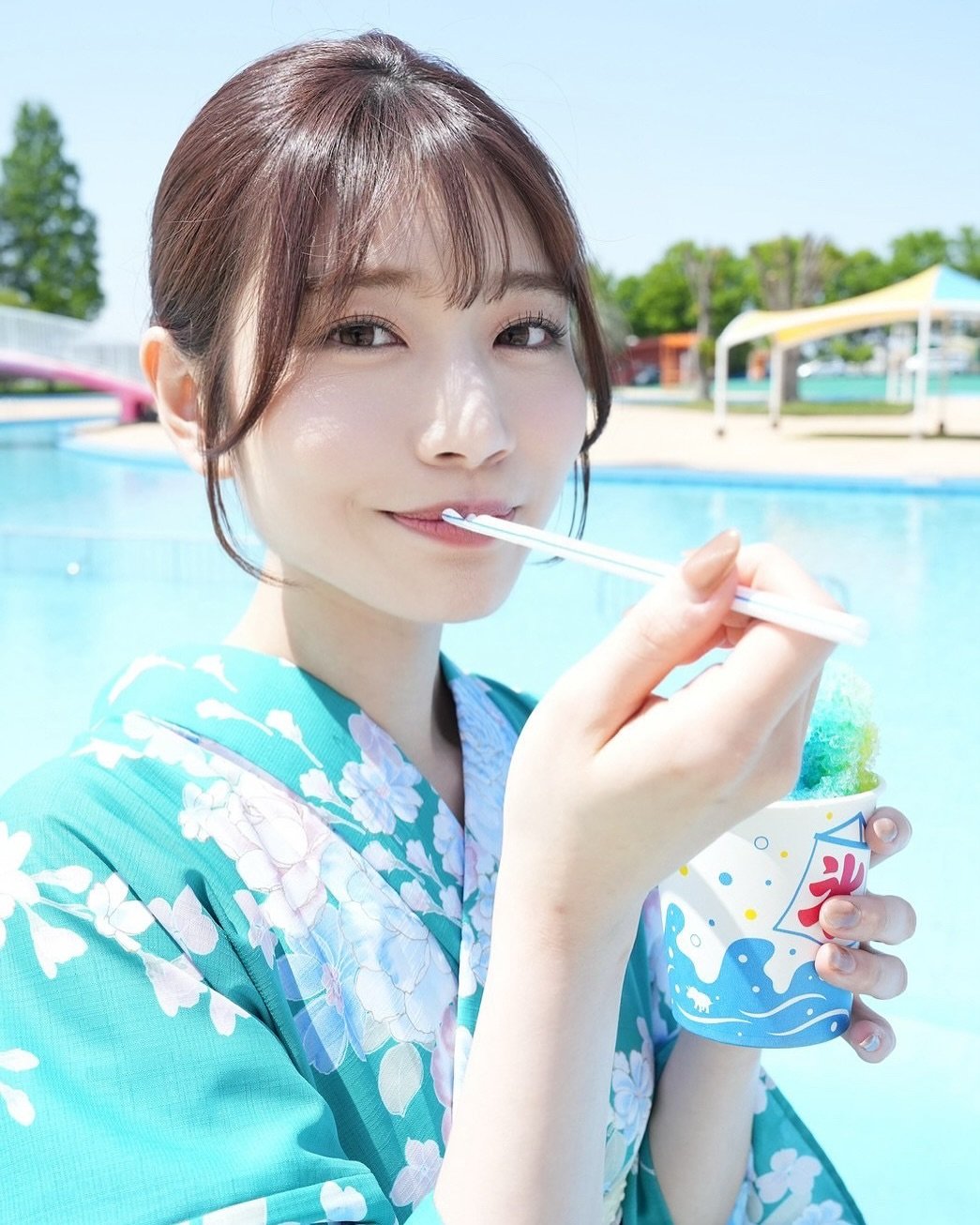 Photo by 河北彩伽 KawakitaSaika on May 31, 2025. May be an image of bath robe and pool.