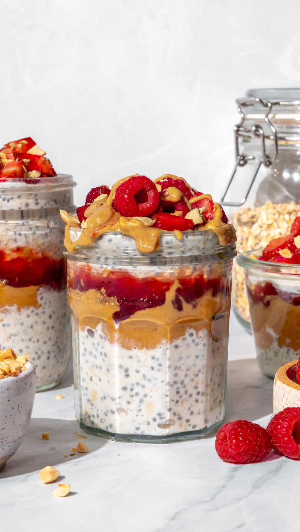 sailor_bailey 게시물 이미지: These PBJ Overnight Oats are creamy,...