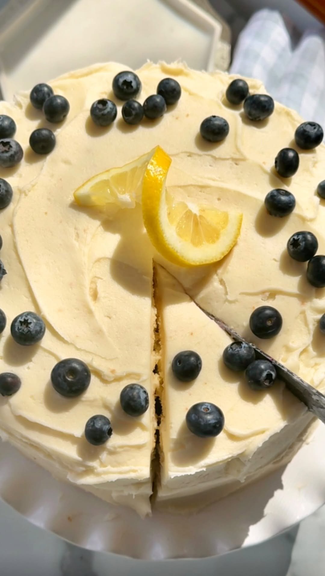sallysbakeblog 게시물 이미지: Lemon Blueberry Cake! 🫐🍋 We made a few small,...