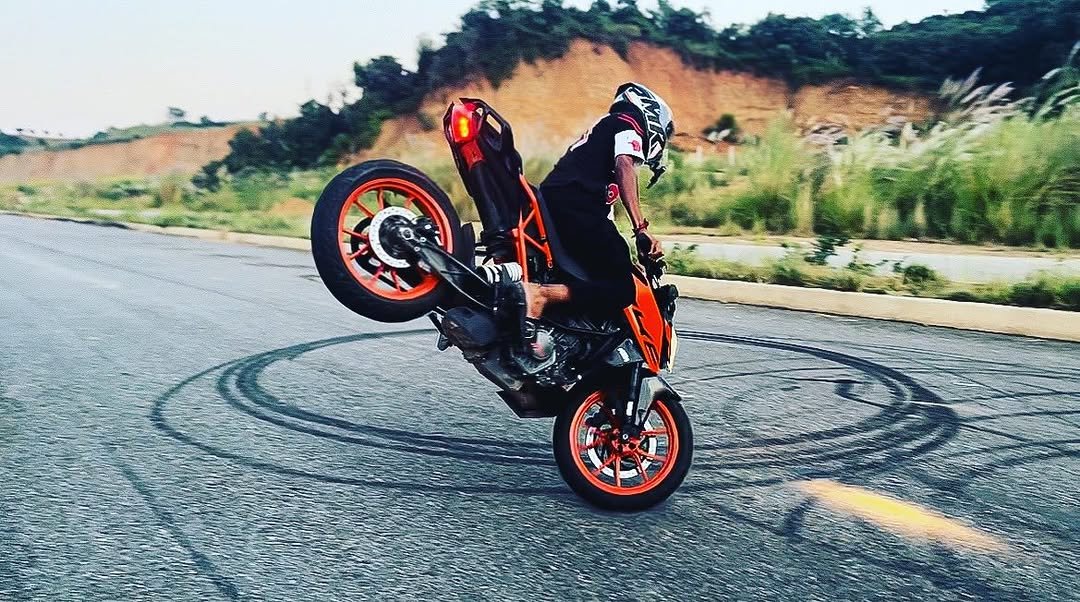 Photo by 𝐒𝐀𝐌 𝐒𝐓𝐔𝐍𝐓𝐙 in Jammu City, J&K.