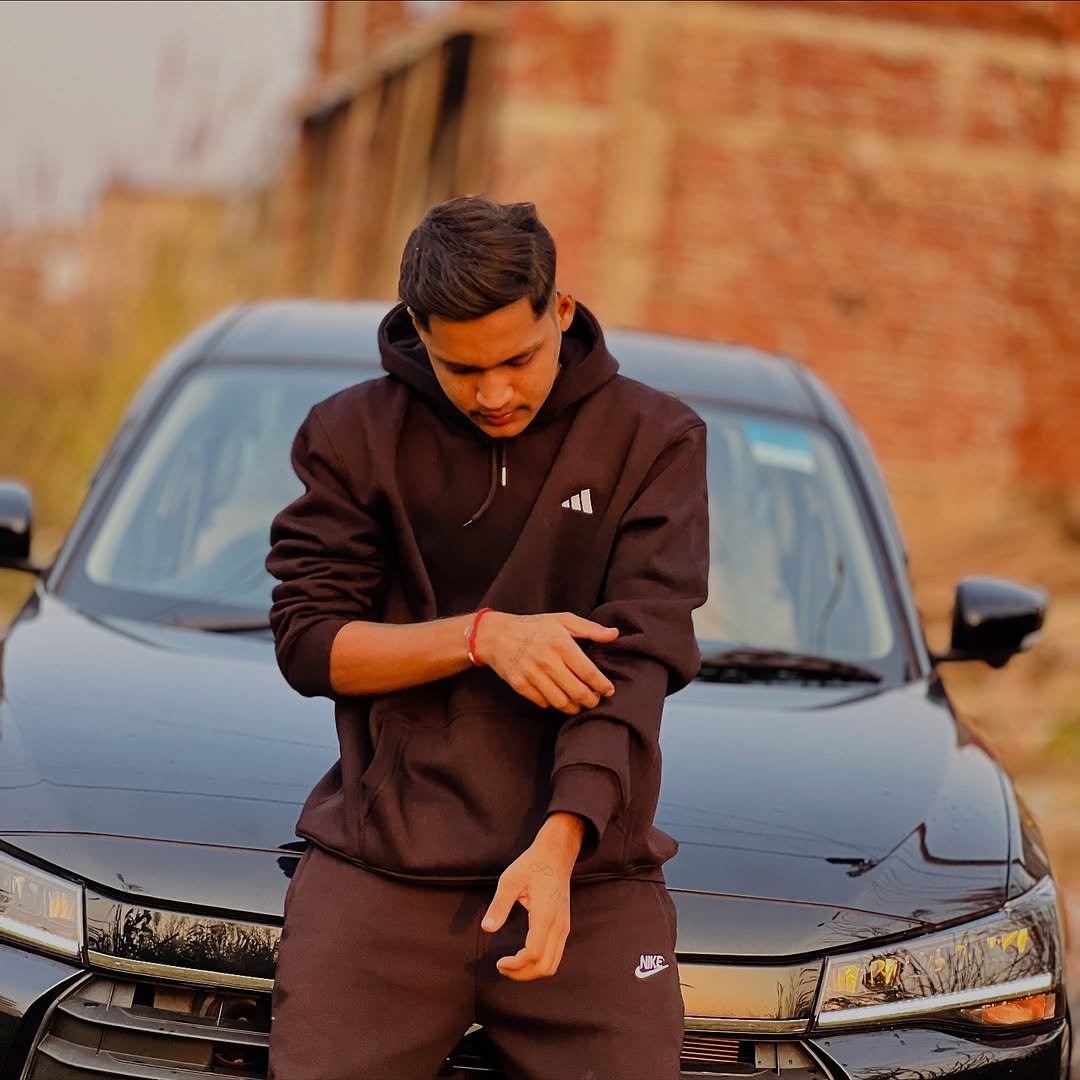 Photo by 𝐒𝐀𝐌 𝐒𝐓𝐔𝐍𝐓𝐙 on November 19, 2025. May be an image of one or more people, beard, people standing, car, wheel, road and text.