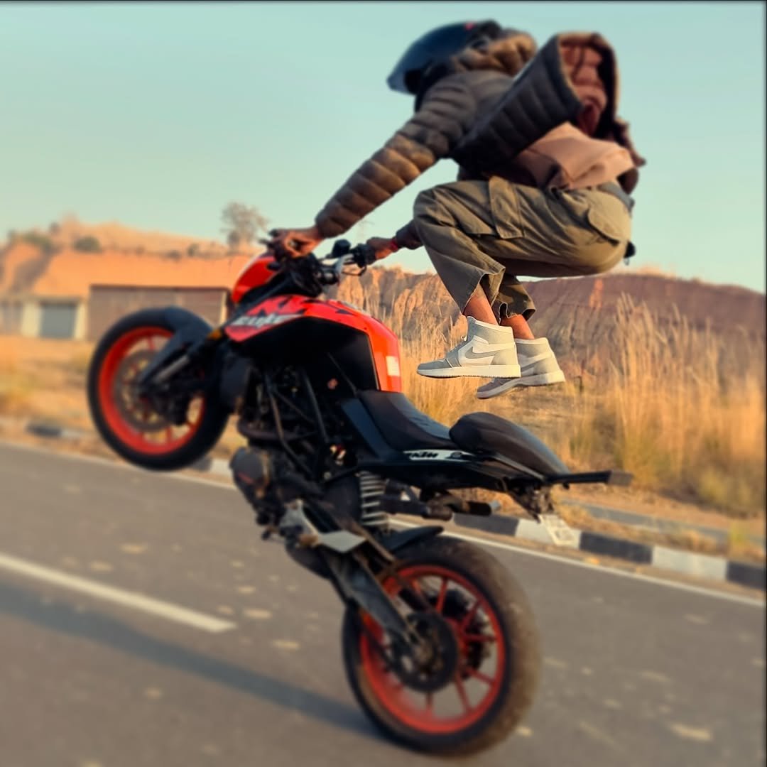 Photo by 𝐒𝐀𝐌 𝐒𝐓𝐔𝐍𝐓𝐙 in Jammu City, J&K.