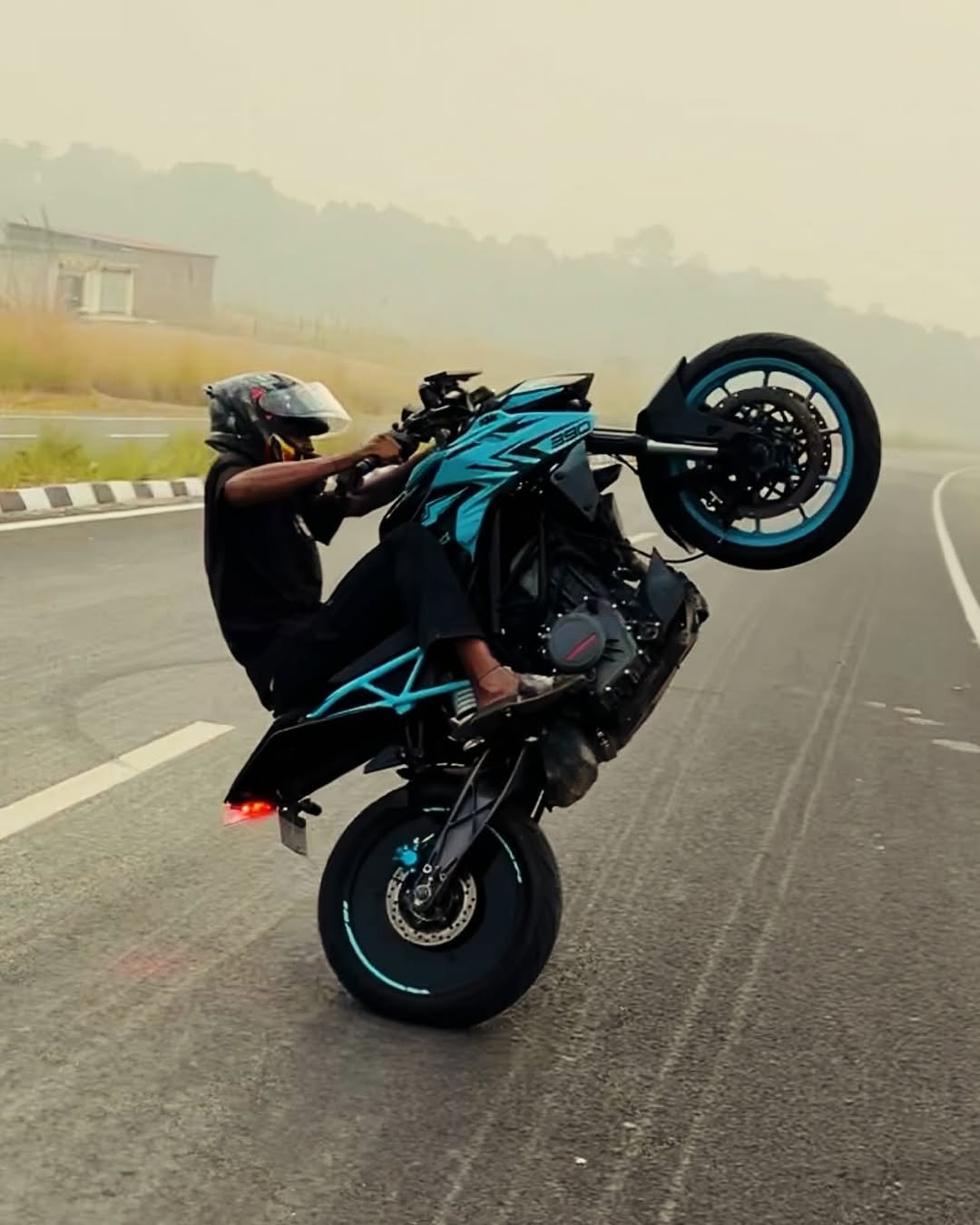 Photo by 𝐒𝐀𝐌 𝐒𝐓𝐔𝐍𝐓𝐙 on November 10, 2024.