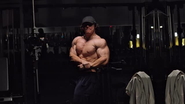 sam_sulek 게시물 이미지: Current weight 238.4, end weight unknown