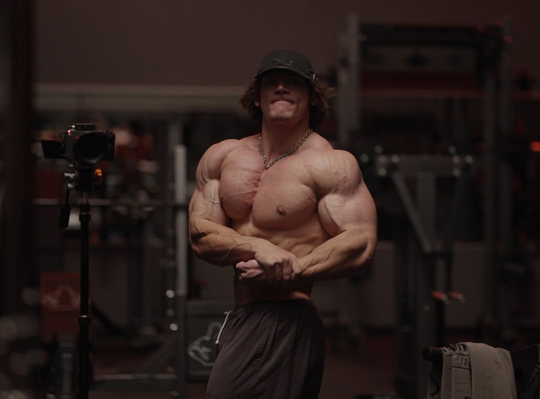 sam_sulek 게시물 이미지: 83 Days until The Arnold Classic 💪 Feeling good