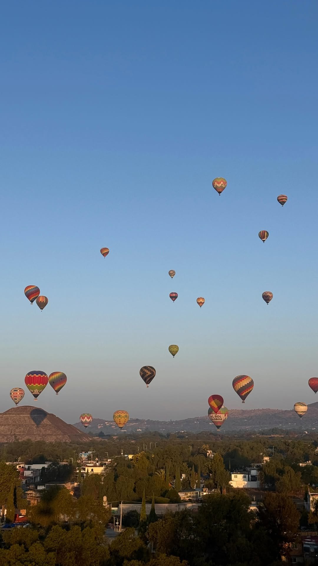 samcity_ 게시물 이미지: was waking up at 3am to get in a hot air...