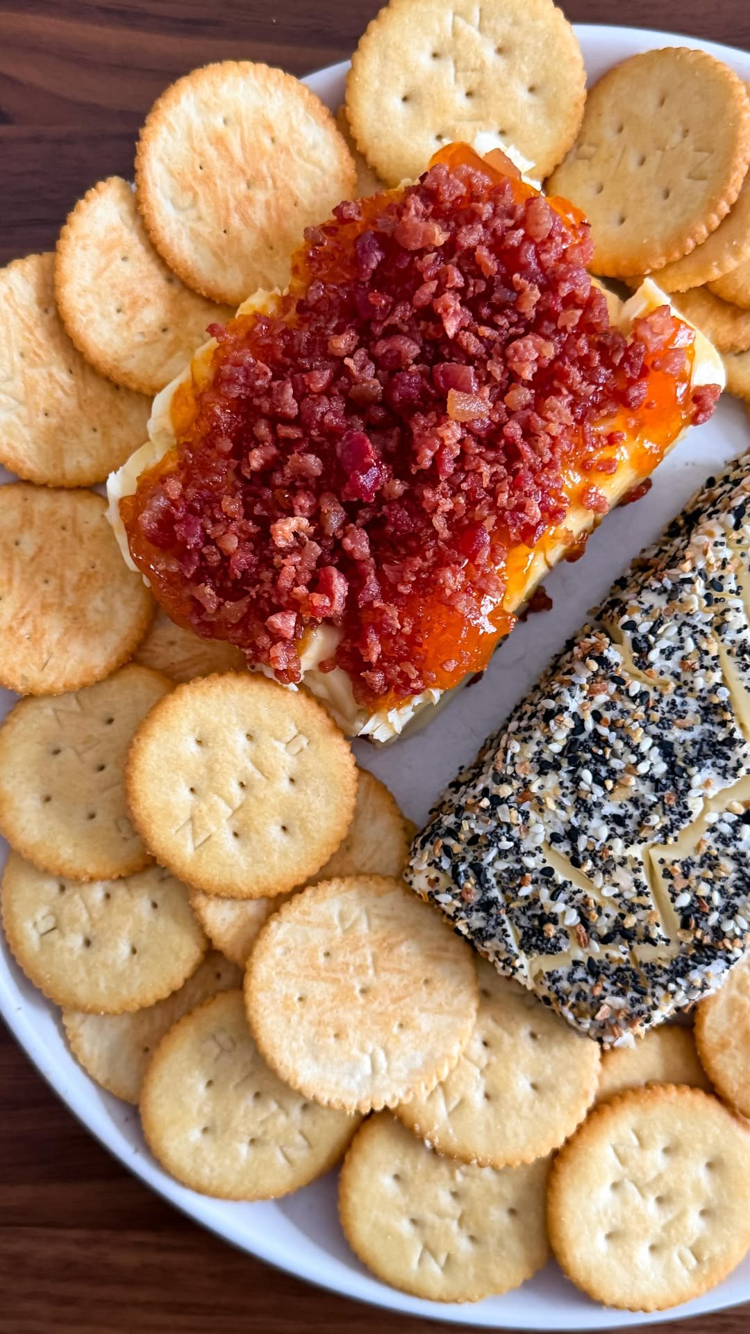 sammymontgoms 게시물 이미지: Baked Cream Cheese, 2 Ways! YES PLEASE!🧀🥓 WANT...