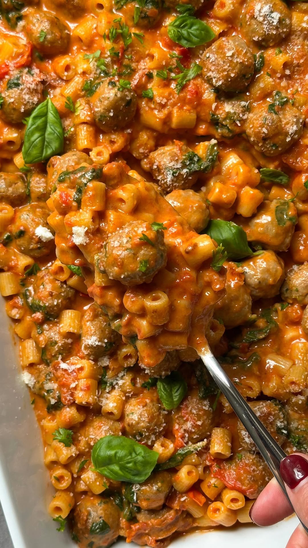 sammymontgoms 게시물 이미지: One-Pan Mini Chicken Meatball Tuscan Pasta -...