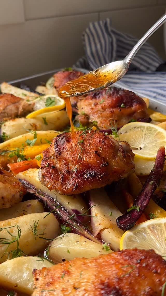 sammymontgoms 게시물 이미지: Sheet Pan Lemon Chicken & Potatoes🍗 A family...