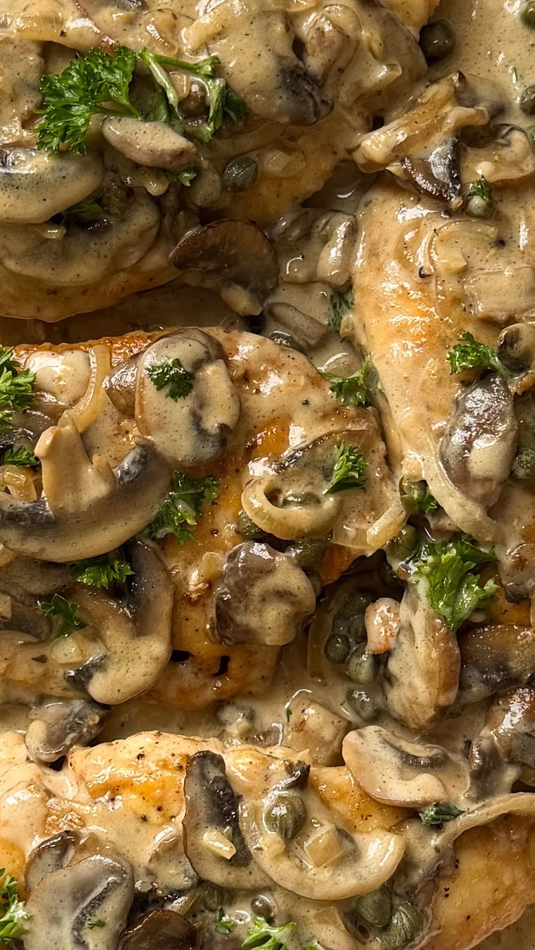 sammymontgoms 게시물 이미지: The BEST Chicken Marsala - this is the perfect...