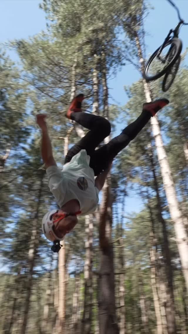 sampilgrim 게시물 이미지: The new @oakstwisted slope line is epic! 🤯...