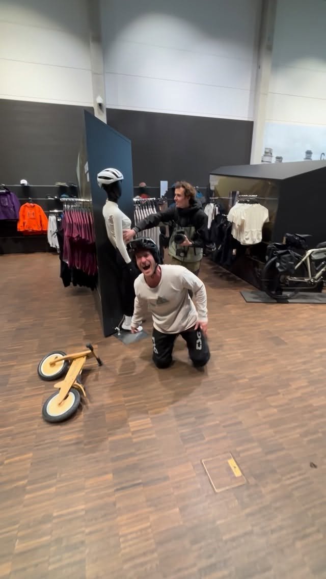 sampilgrim 게시물 이미지: Please don’t trash our showroom like...