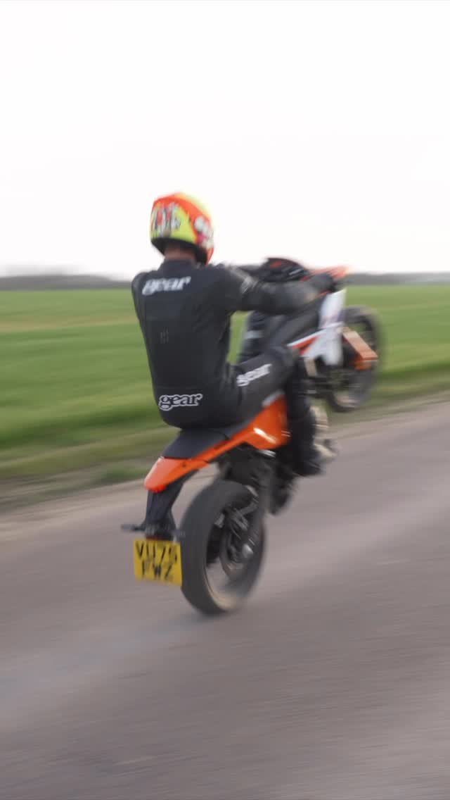 sampilgrim 게시물 이미지: The @ktm_uk 390 SMCr is insanely fun! 🤯 Link...