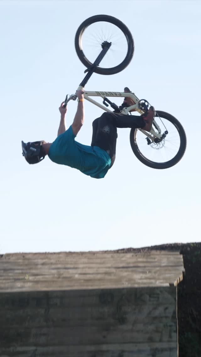 sampilgrim 게시물 이미지: The @oakstwisted new mulch roll-in setup is...