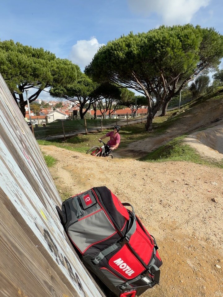 sampilgrim 게시물 이미지: GIVEAWAY TIME!! 🤯 🤙 Swipe to see 👀
Win some...