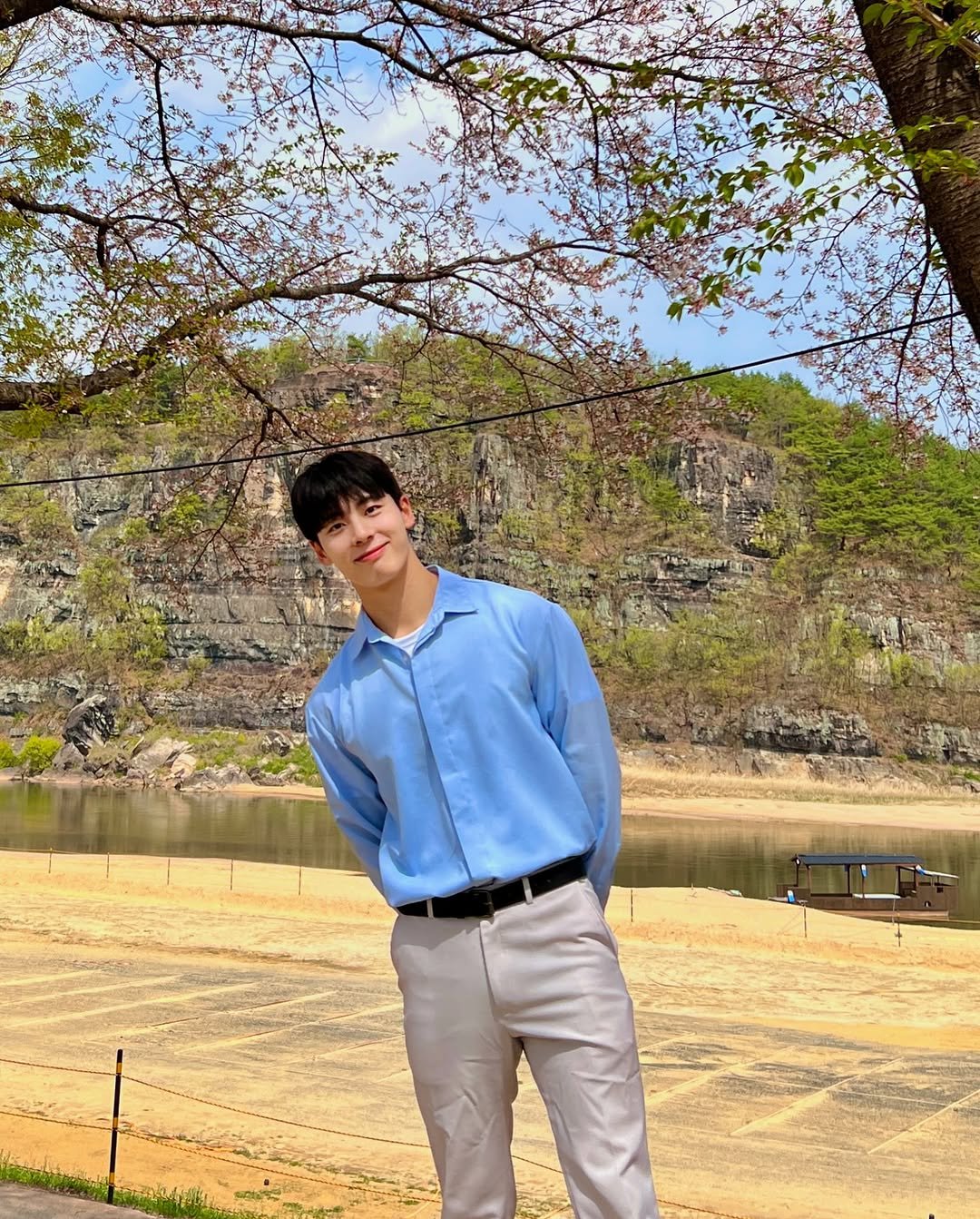 Photo by <삼삼하다> 김의준 on April 25, 2025. May be an image of outdoors and text.