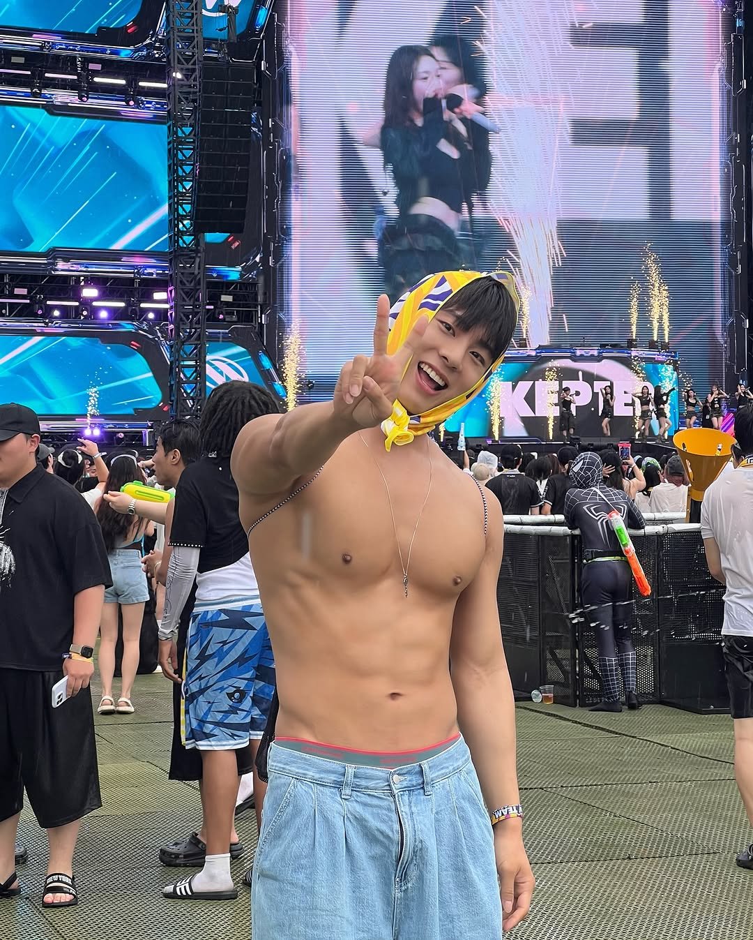 Photo by <삼삼하다> 김의준 on July 04, 2025. May be an image of 8 people, biceps and text.