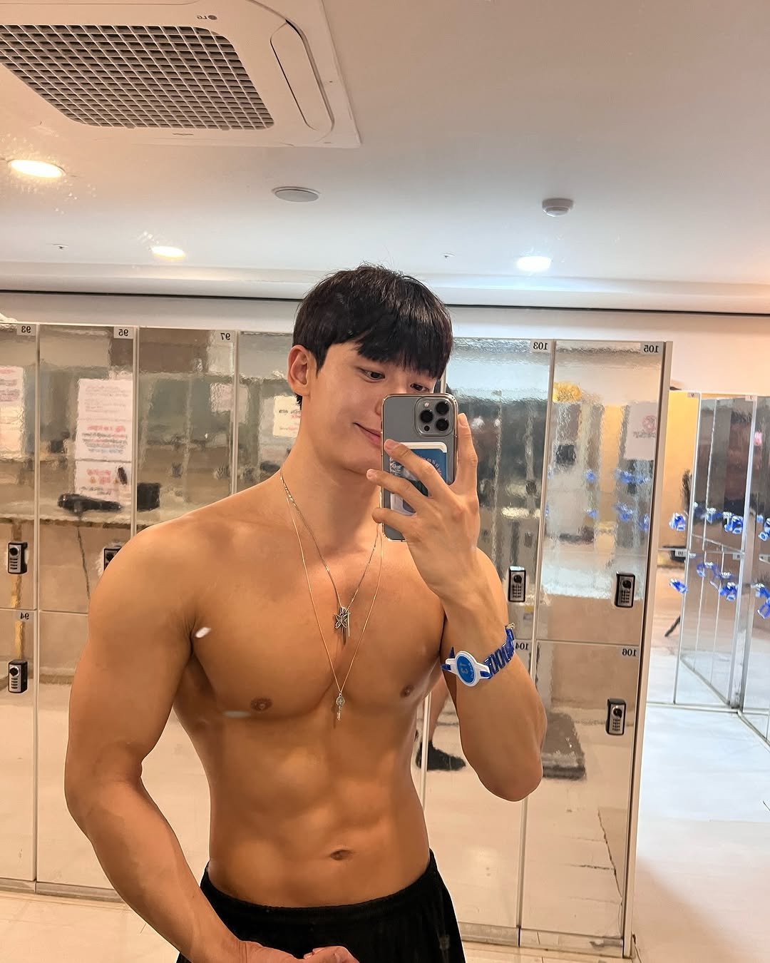 Photo by <삼삼하다> 김의준 on May 23, 2025. May be an image of 1 person, biceps, body building and text.