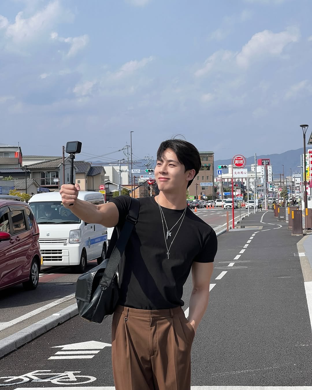 Photo by <삼삼하다> 김의준 on March 29, 2025. May be an image of standing.