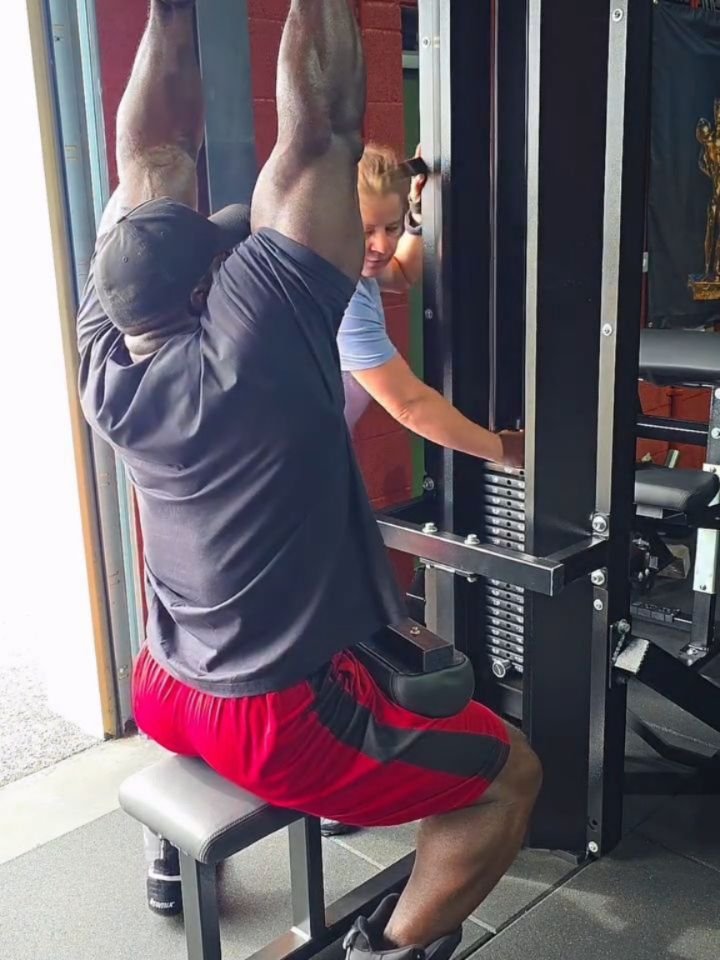 samson__dauda 게시물 이미지: Back day 12 weeks out ⭕️
.
.
@gymshark USE...