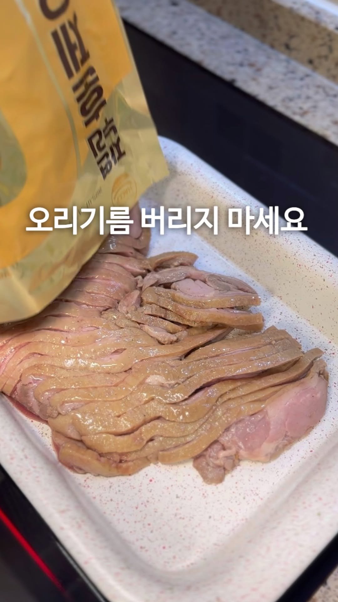 samson_mom 게시물 이미지: 오리고기랑 야채 볶고 있는데
막둥이가 오더니 
”나 채소 있는거 먹기 싫어“

일단...