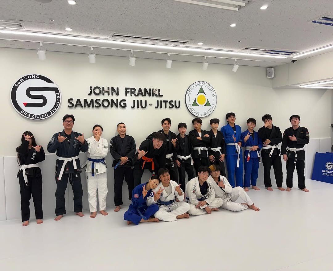 Photo by 존프랭클 삼송주짓수 | 지축주짓수 on October 24, 2025. May be an image of martial arts and text that says 'SAMSONG SANE SAMSONG S BRAZILIAN S KO SAMSONG JIU-JITSU JIU- JOHN FRANKL ESIITE S - SAMSON'.