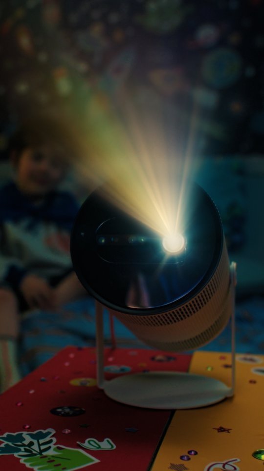 samsung 게시물 이미지: Bring your stories to life anywhere. 💭

No...