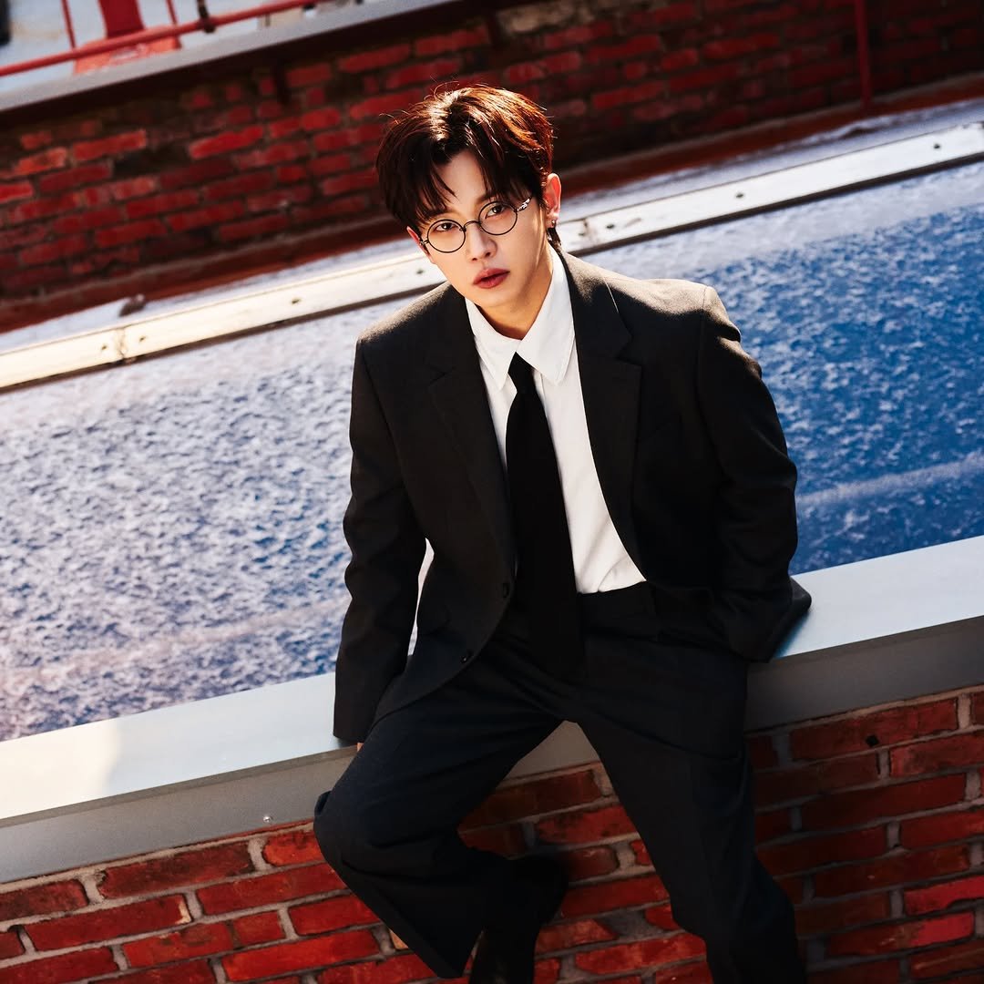 Photo by 김민석 on February 06, 2026. May be an image of bolo tie and text.