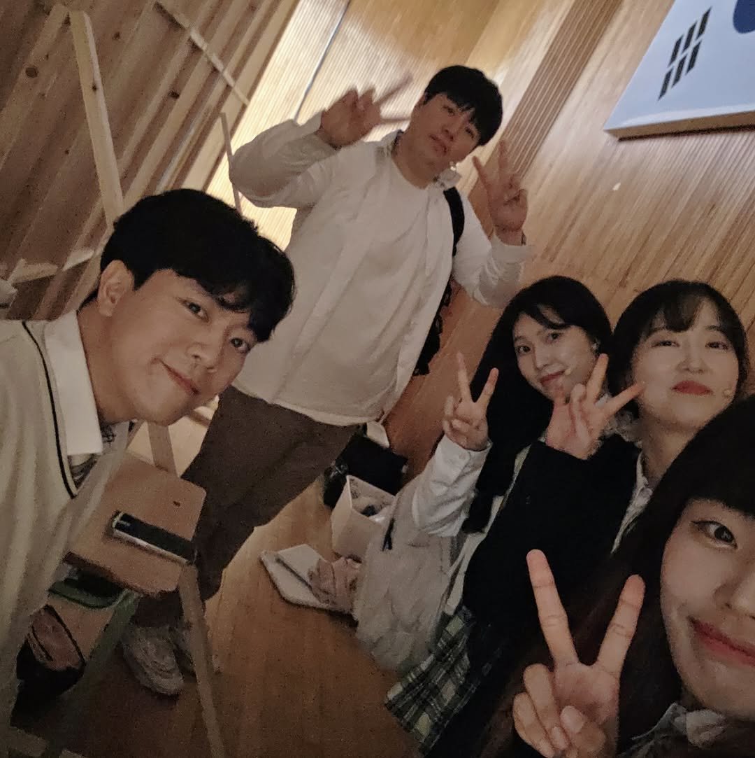 Photo by 김상후 | 연출가·극작가·배우·콘텐츠 크리에이터 in 남아프리카공화국 with @hheu_n, @hieunsori_0613, @hongoory__ul, @scenemaker_musical, @soooori_oh, and @ho_mibing. May be a selfie of 4 people and text.
