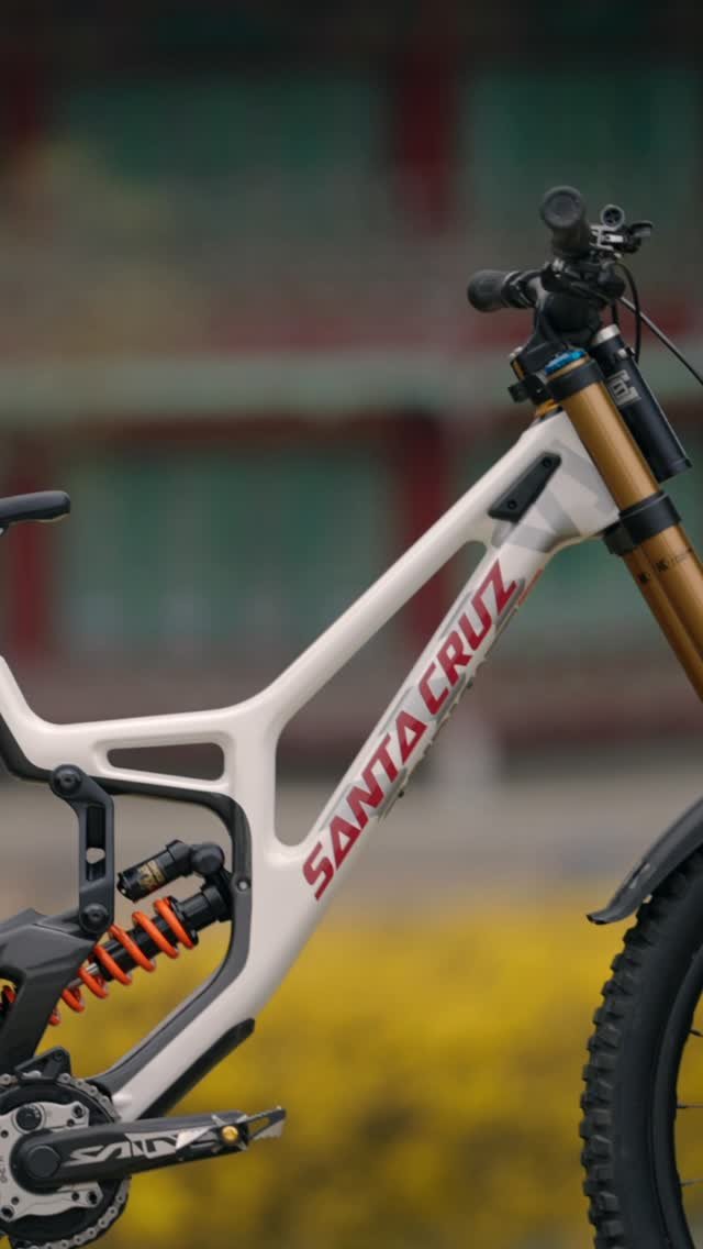 santacruzbicycles 게시물 이미지: And just like that, we are back.

Round One....