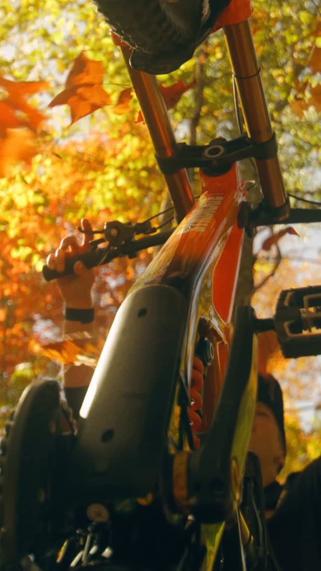 santacruzbicycles 게시물 이미지: If a pumpkin spice latte & a V10 had a baby…...