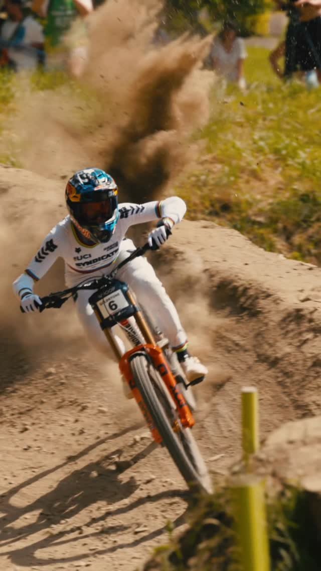 santacruzbicycles 게시물 이미지: Always a showman, regardless of the outcome. 🤝...