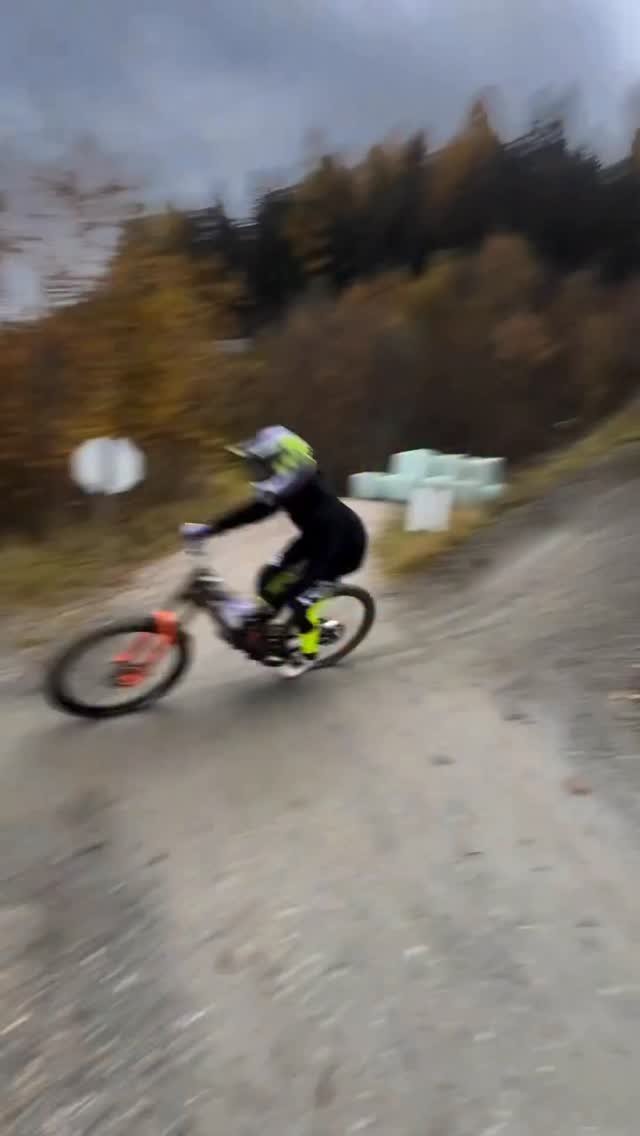 santacruzbicycles 게시물 이미지: Andi 🤝🏼 #V10 

Not sure what you reckon, but...