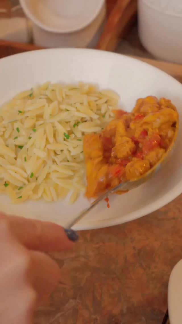 sarahsvegankitchen_ 게시물 이미지: Chick’n paprikash with a side of social commentary.